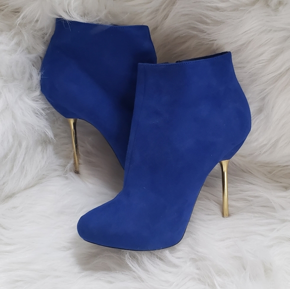 Shoe Dazzle Shoes - Cobalt Blue High Heels with Gold Accent **GENTLY USED** - Size 9.5